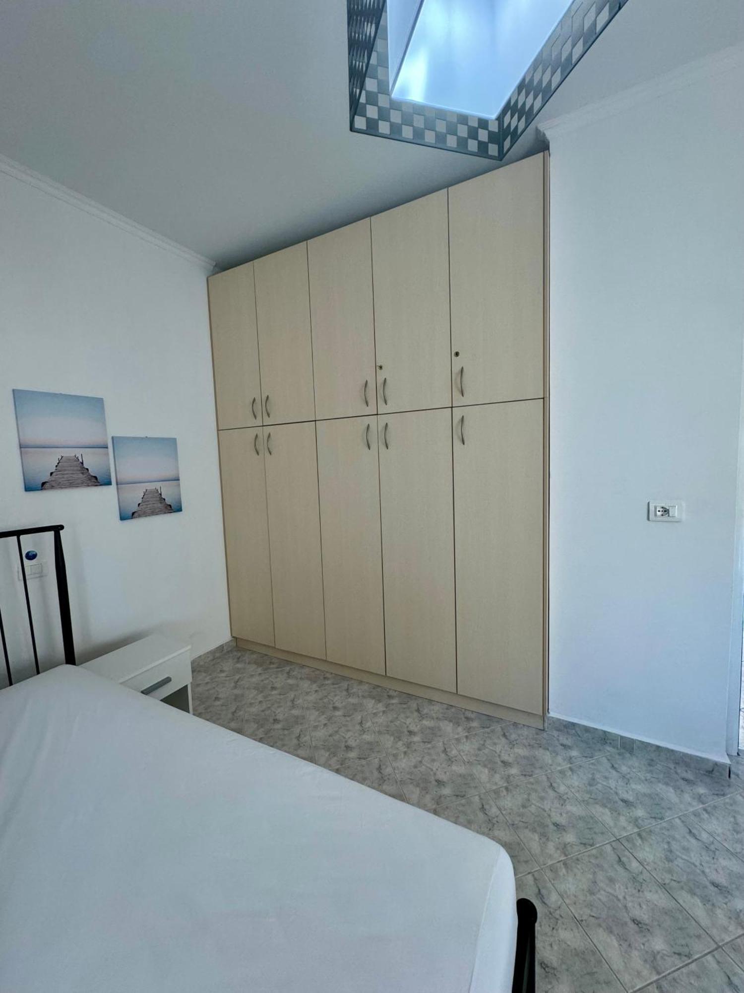 Comfy Blue Sarande Apartment Ngoại thất bức ảnh