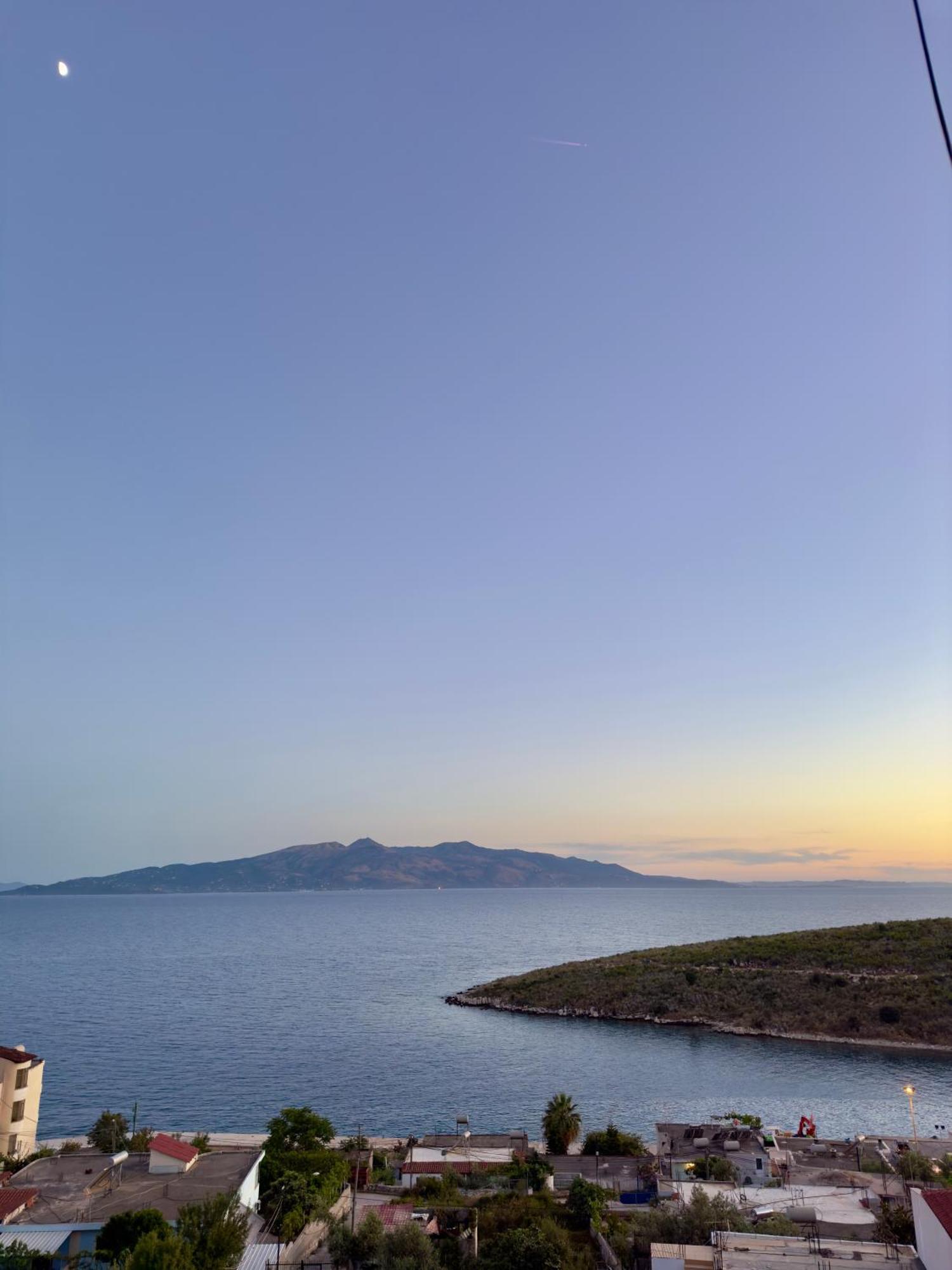 Comfy Blue Sarande Apartment Ngoại thất bức ảnh