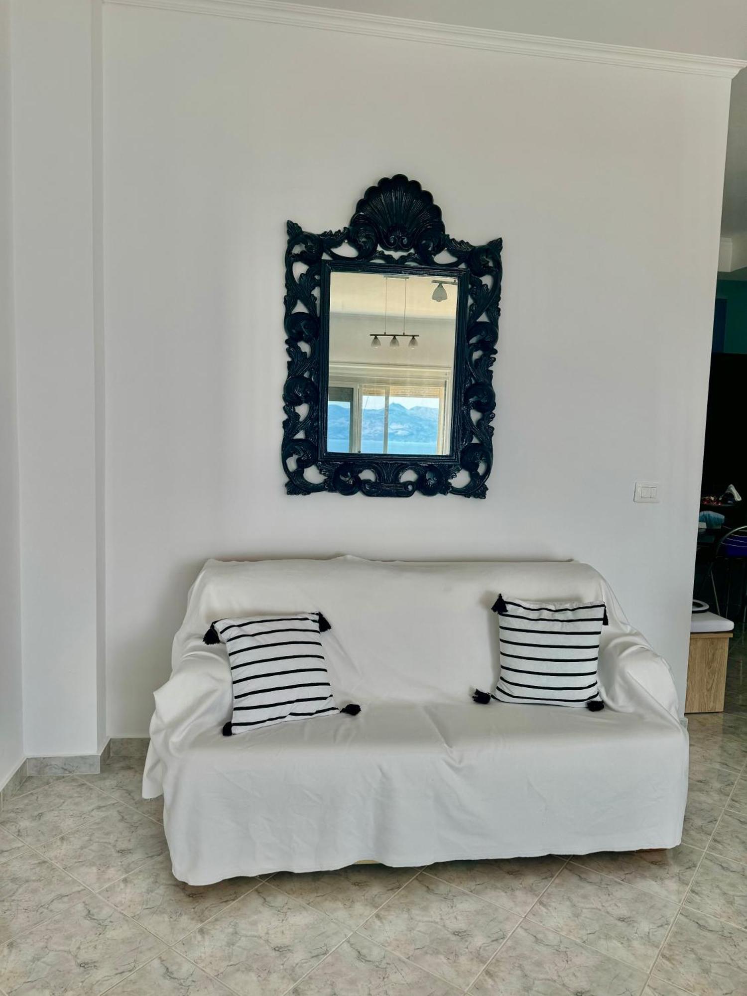 Comfy Blue Sarande Apartment Ngoại thất bức ảnh
