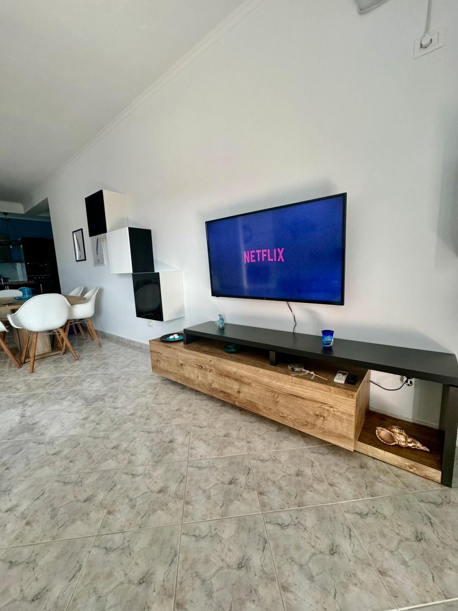 Comfy Blue Sarande Apartment Ngoại thất bức ảnh