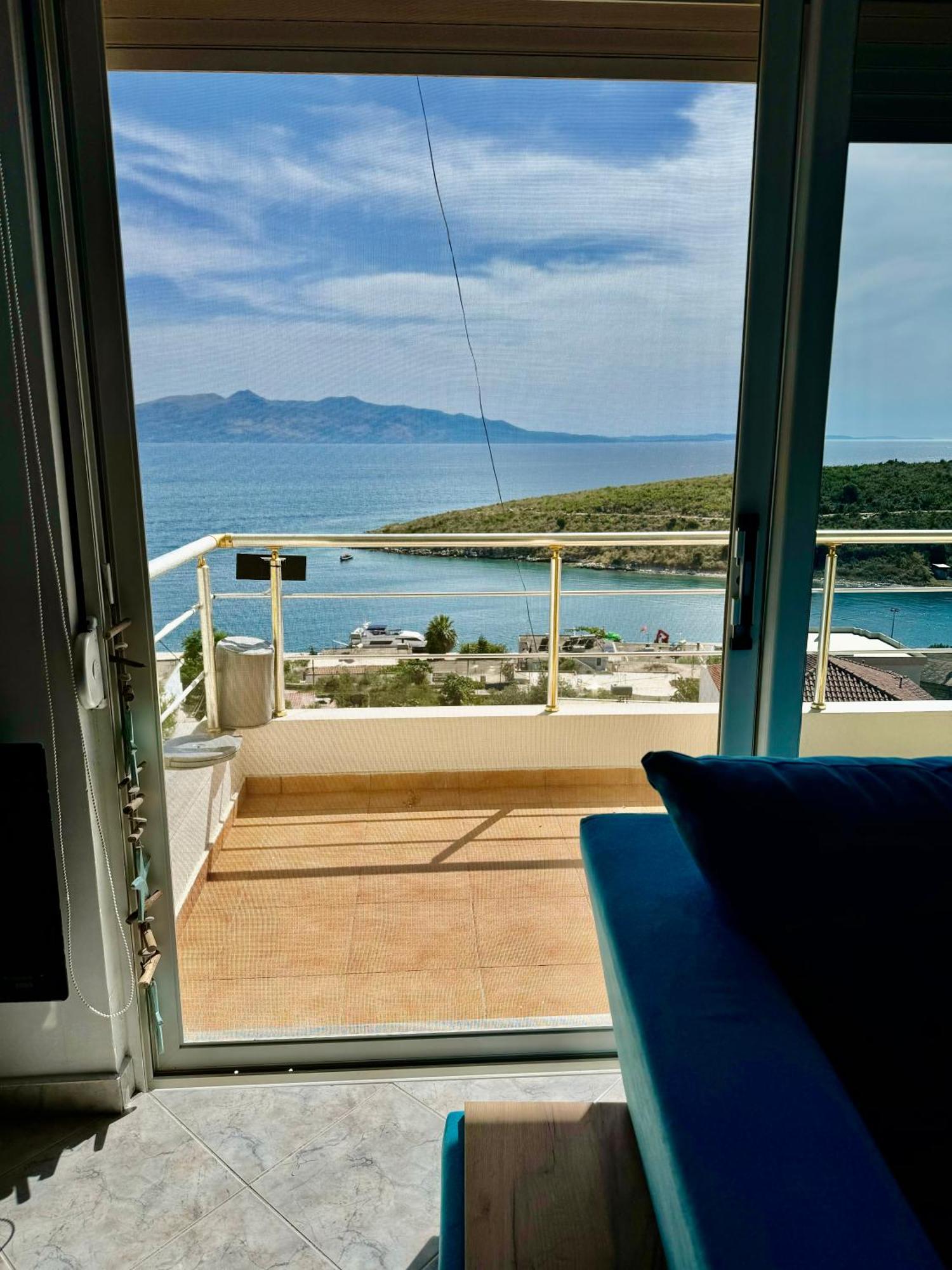 Comfy Blue Sarande Apartment Ngoại thất bức ảnh