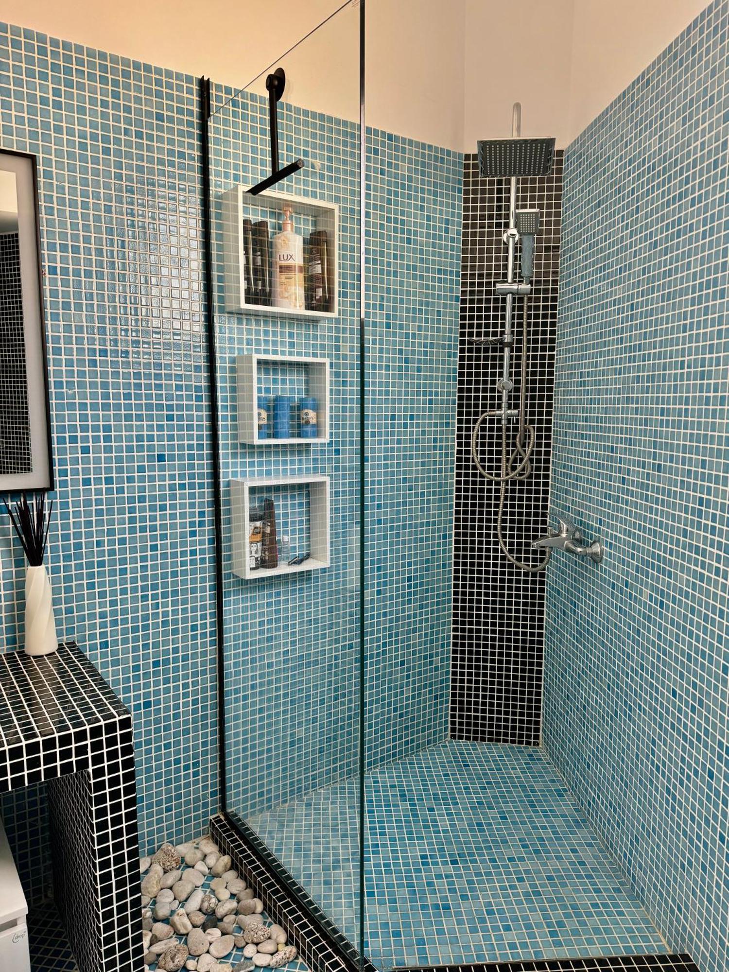 Comfy Blue Sarande Apartment Ngoại thất bức ảnh